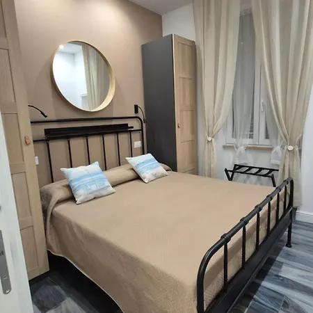 Anzio Central Apartments شقة آنسيو